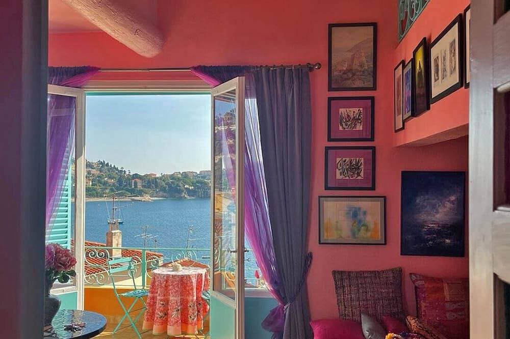 Foto 7 von 16: 26. Eine farbenfrohe Wohnung mit wunderschönem Meerblick und Balkon