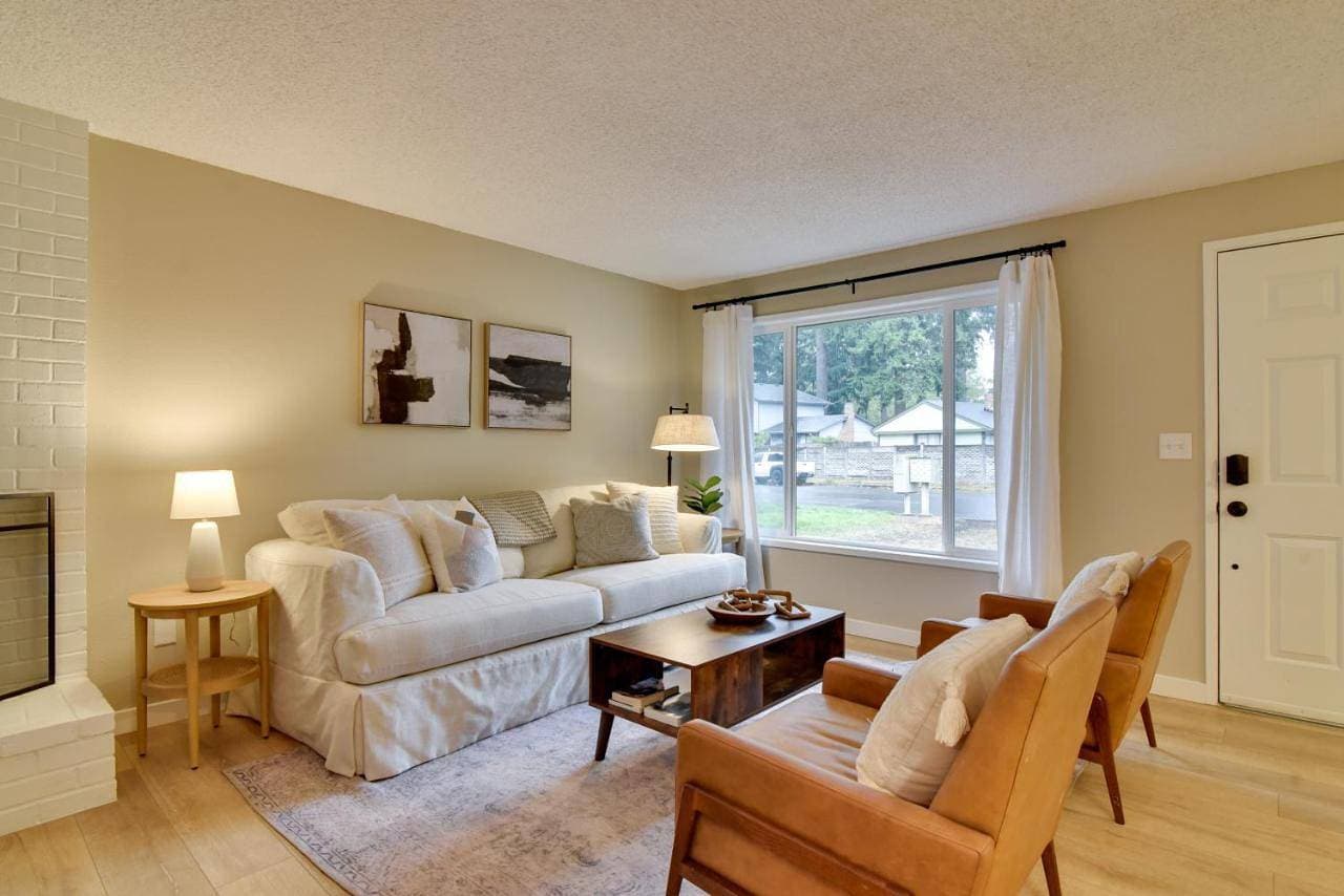 Lovely Vancouver Retreat w/ Home Gym! 1