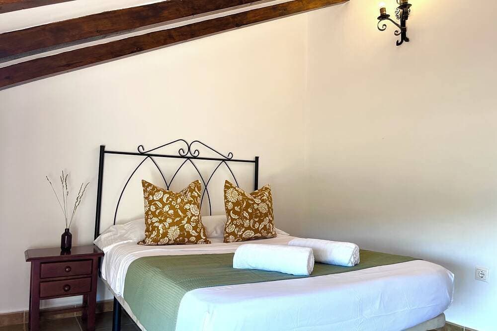 Foto 3 von 28: Country House with a Jacuzzi, Pool, and Spectacular Mountain Views