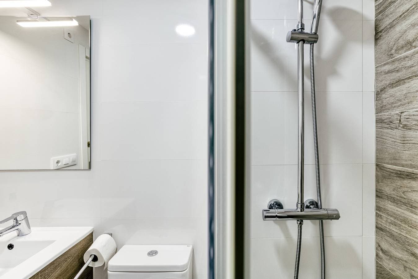 Foto 13 von 24: Ferienwohnung 'Lago Sant Mauricio' mit Gemeinschaftspool, WLAN und Klimaanlage