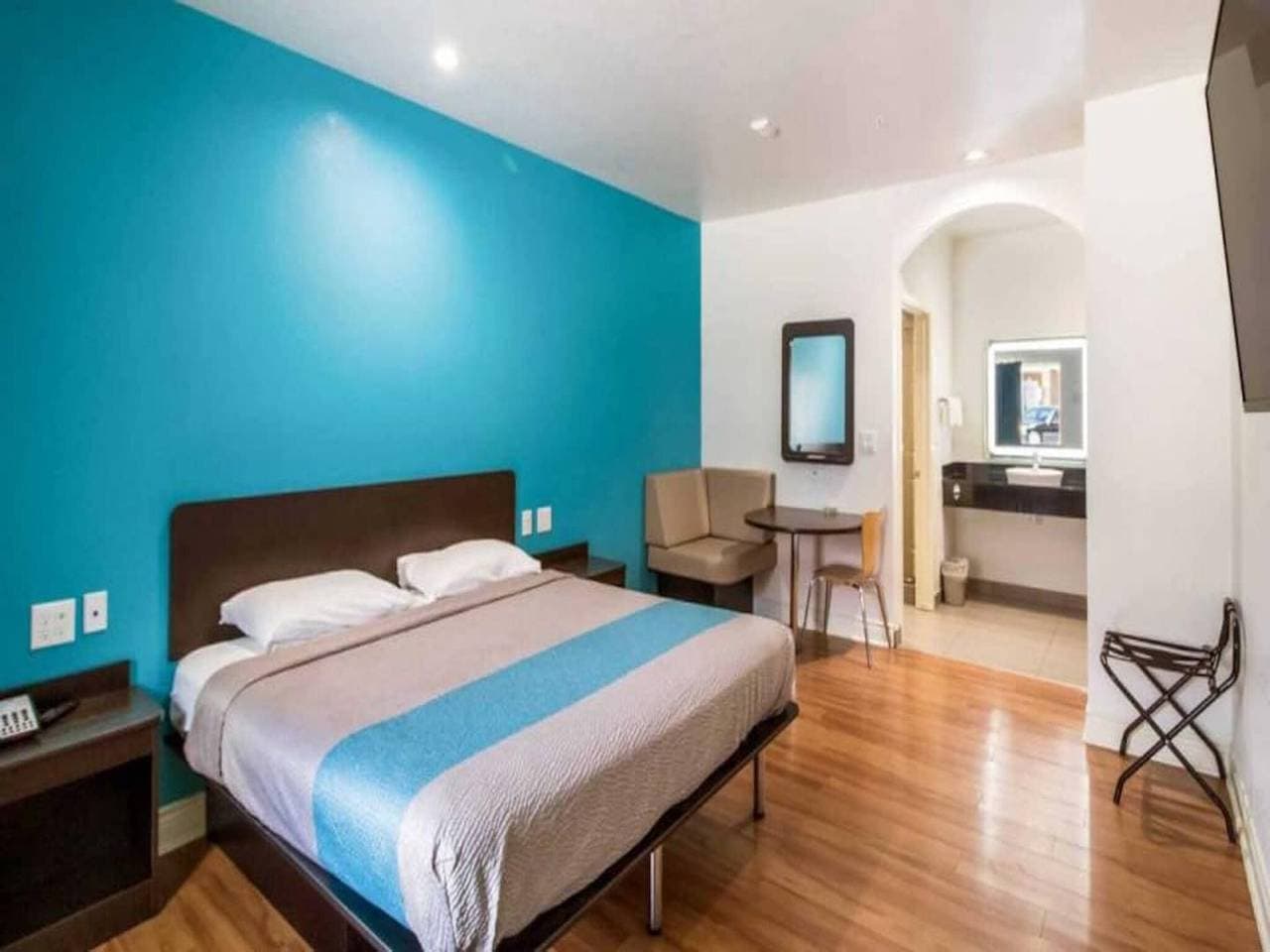 Foto 6 von 40: 1 Kingsize-Bett | Business-Zimmer, Rauche