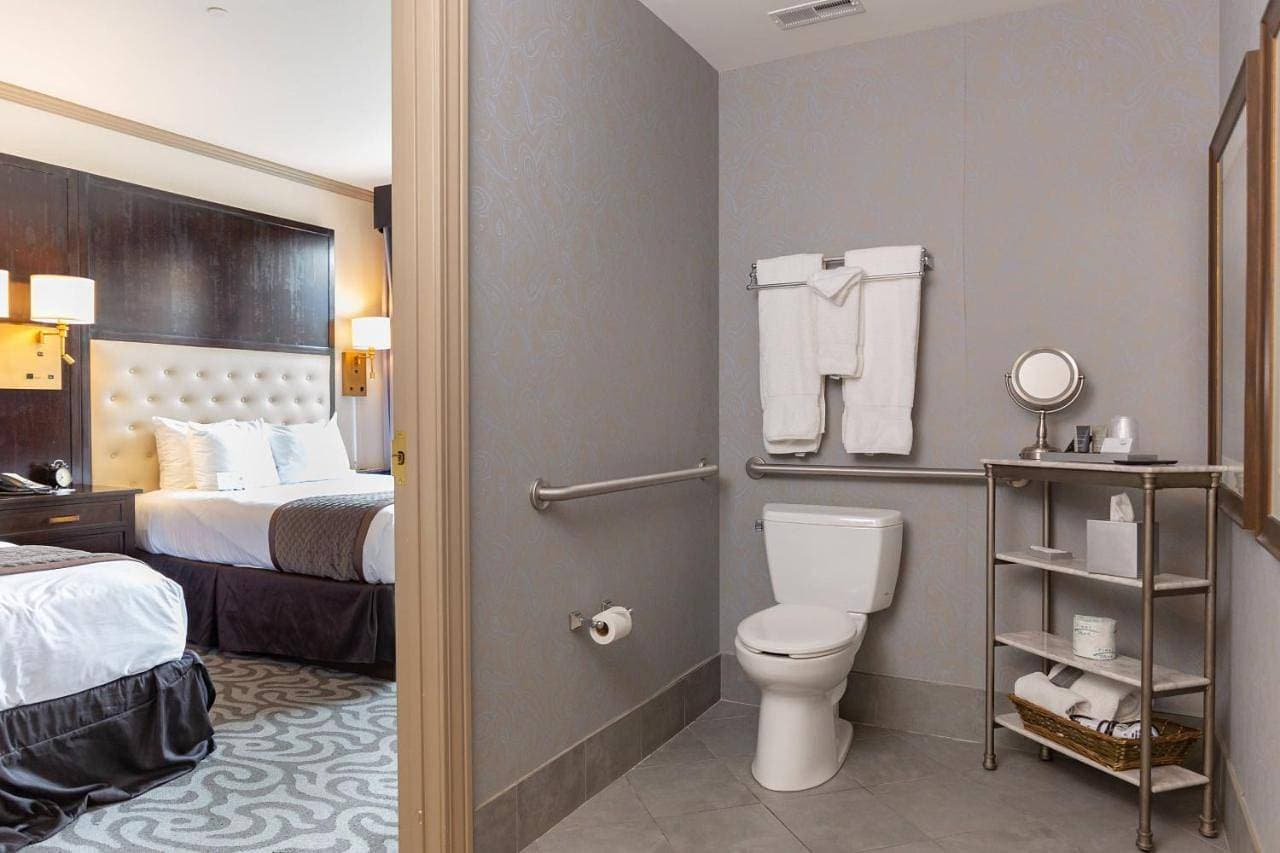 Foto 7 von 7: Standard Queen Room with Two Queen Beds