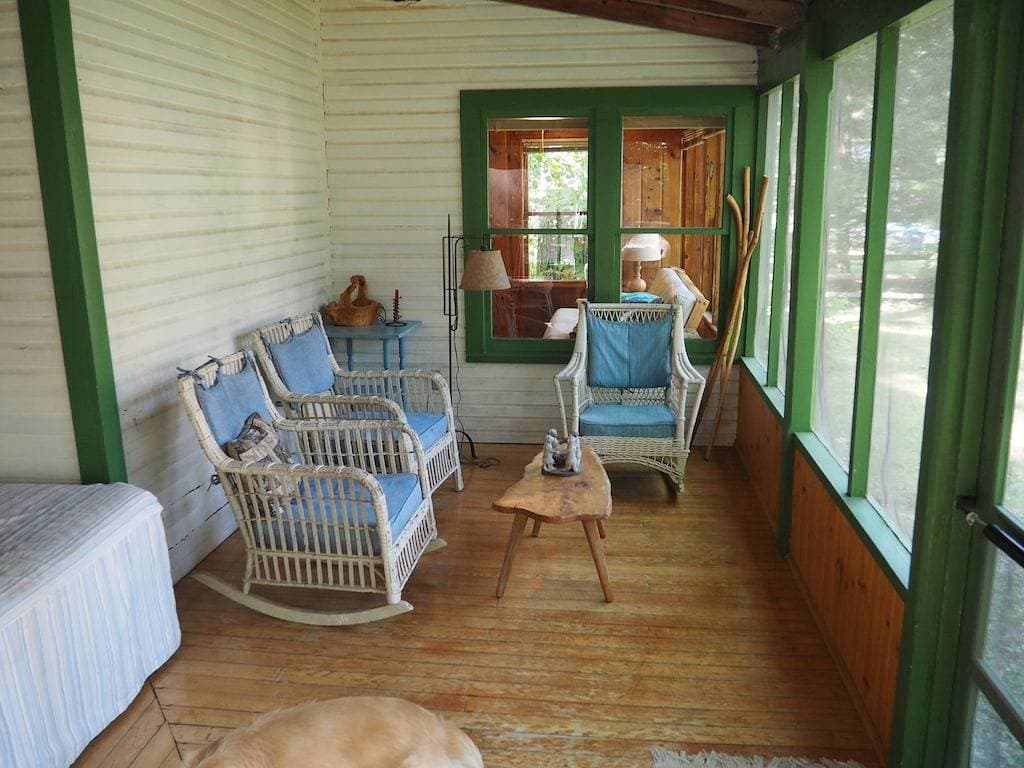 Foto 5 von 17: Klassische Vermont Kabine auf 2. 5 Acres mit Seefront