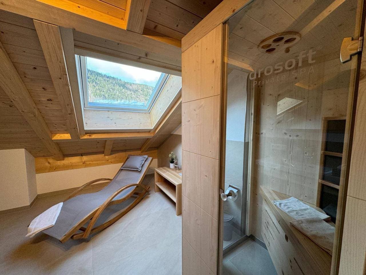 Foto 7 von 18: One-Bedroom Apartment with Balcony and Mountain View