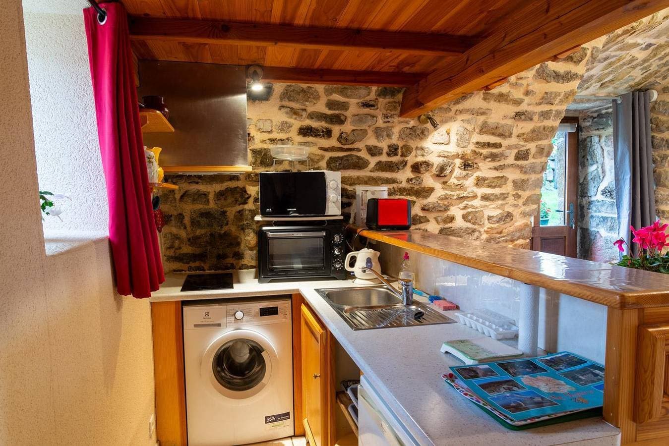 Foto 4 von 29: La Voûte Céleste 2/3 pers aux Bondons