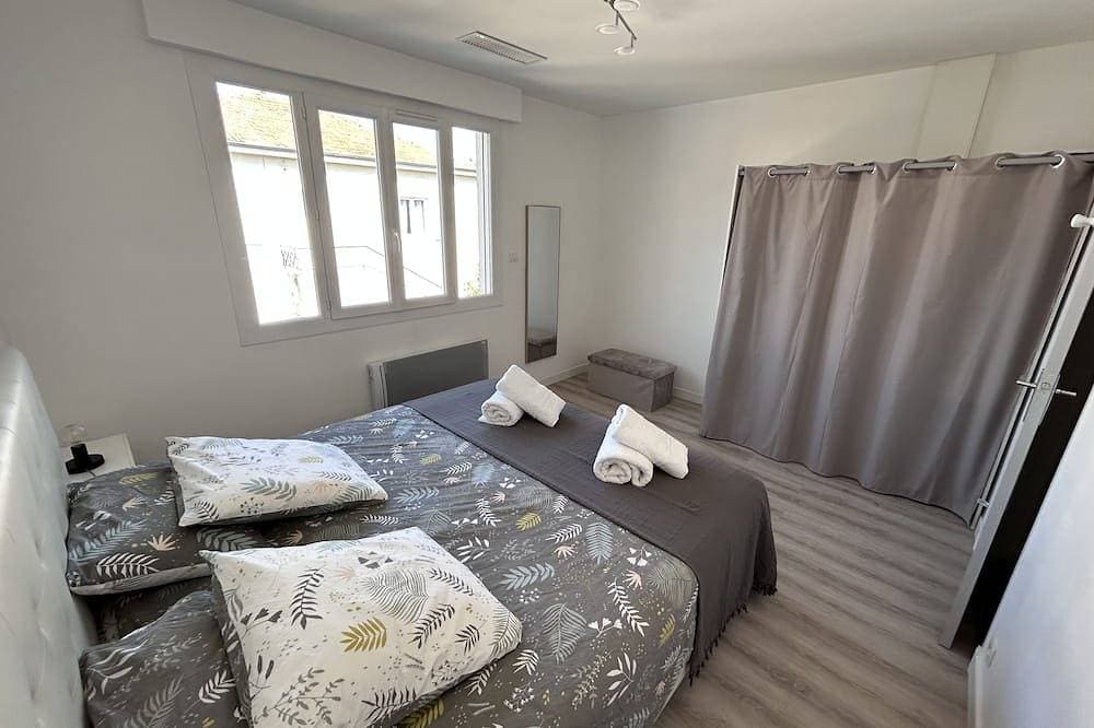 Foto 6 von 30: Superb upstairs villa with private garden and parking.