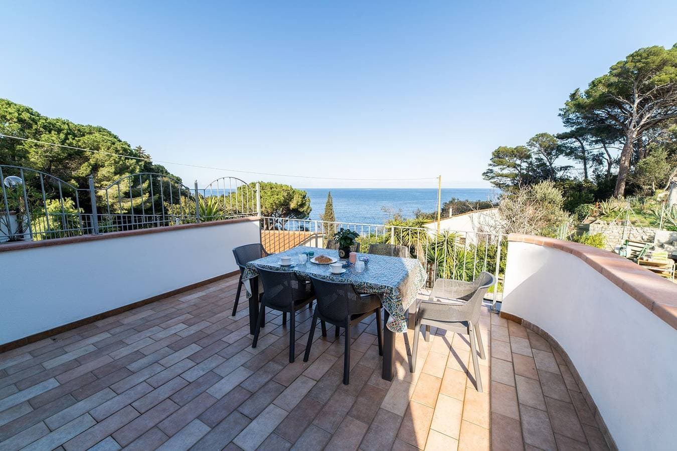 Foto 5 von 25: Ferienwohnung für 5 Personen mit Terrasse