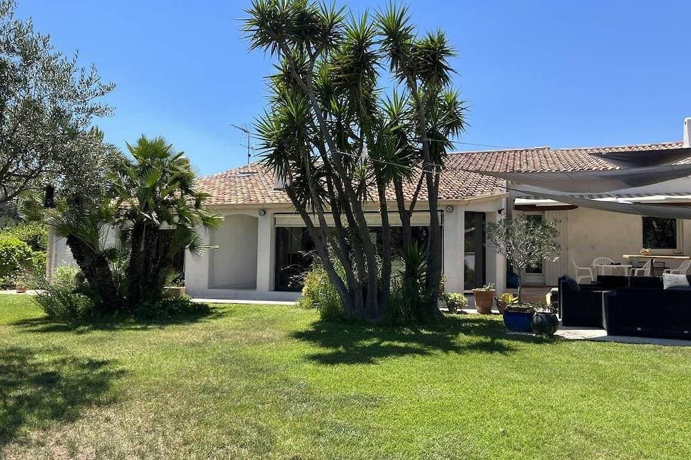 Spacious Villa, Tennis Court, Large Park 1