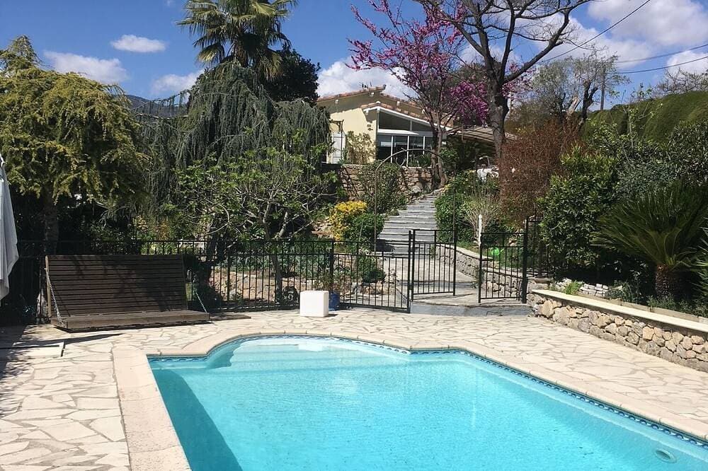 Charming room with swimming pool 1