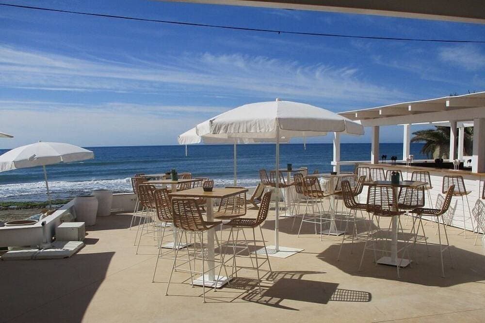 Foto 11 von 30: Marbella 2 Bed 2 Bath Luxury Apartment near Cabopino