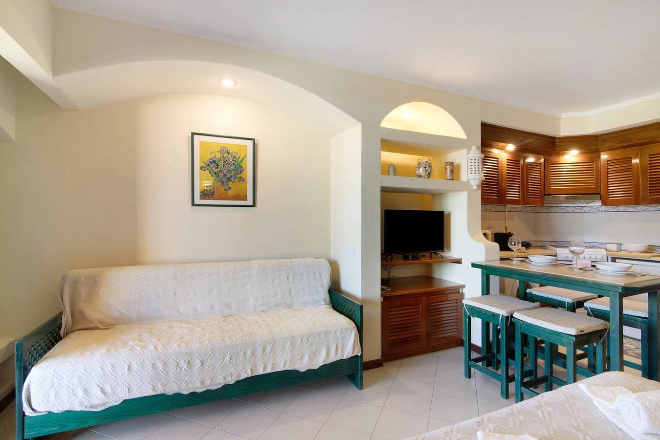 Foto 6 von 22: Studio "Belavista House" mit Privater Terrasse, Gemeinschaftspool und WLAN