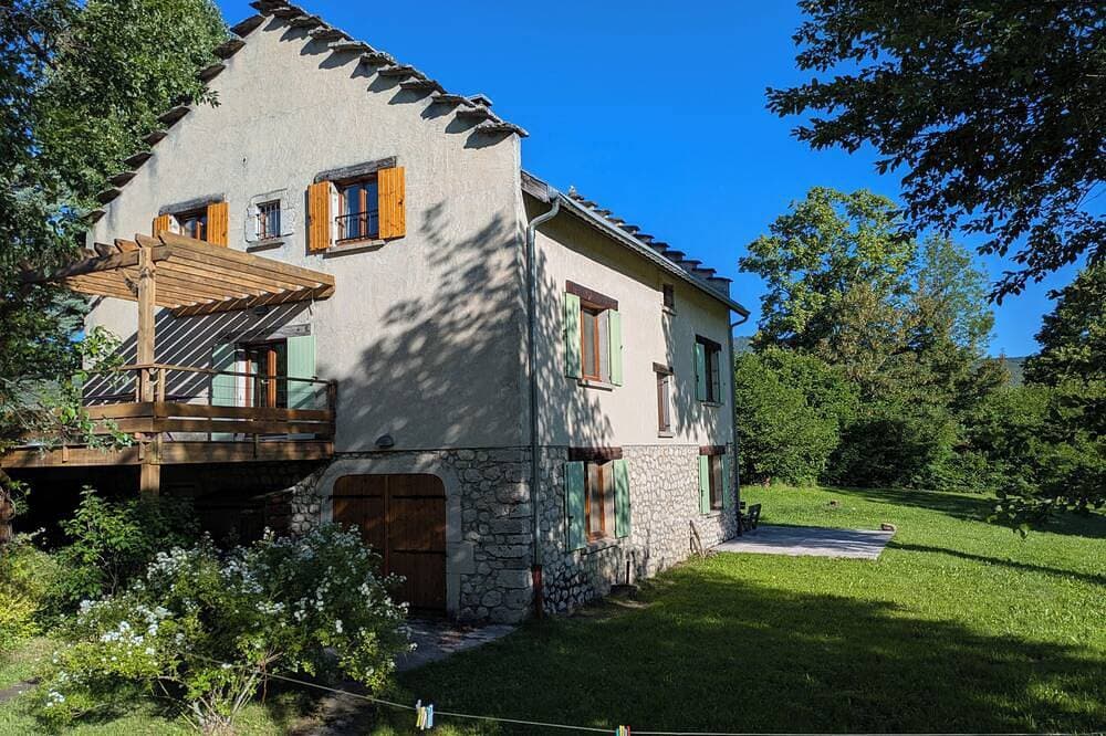 Spacious typical Vercors house for your vacation: fresh air and plenty to do! 1