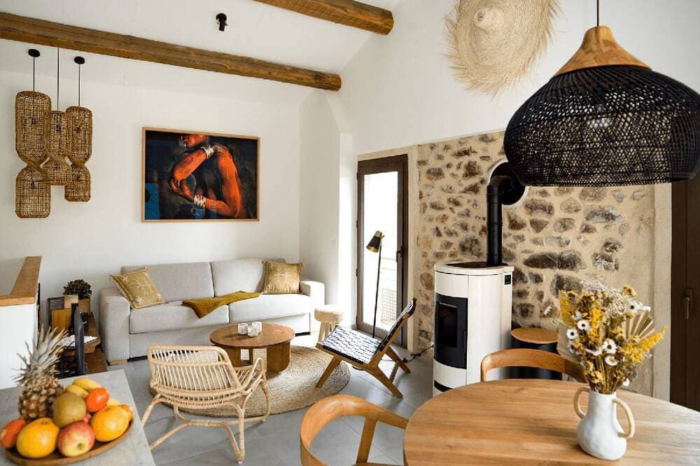 Between the mountains and the sea, a profound and eco-chic nature experience in 1