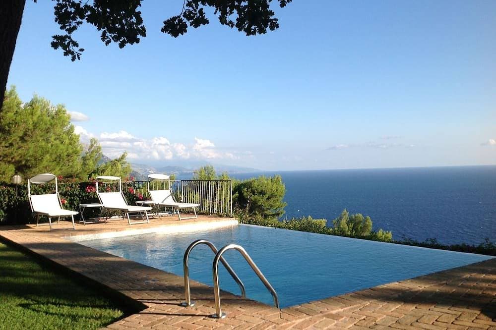 The Oaks - Villa mit spektakulärem Meerblick und Pool 1
