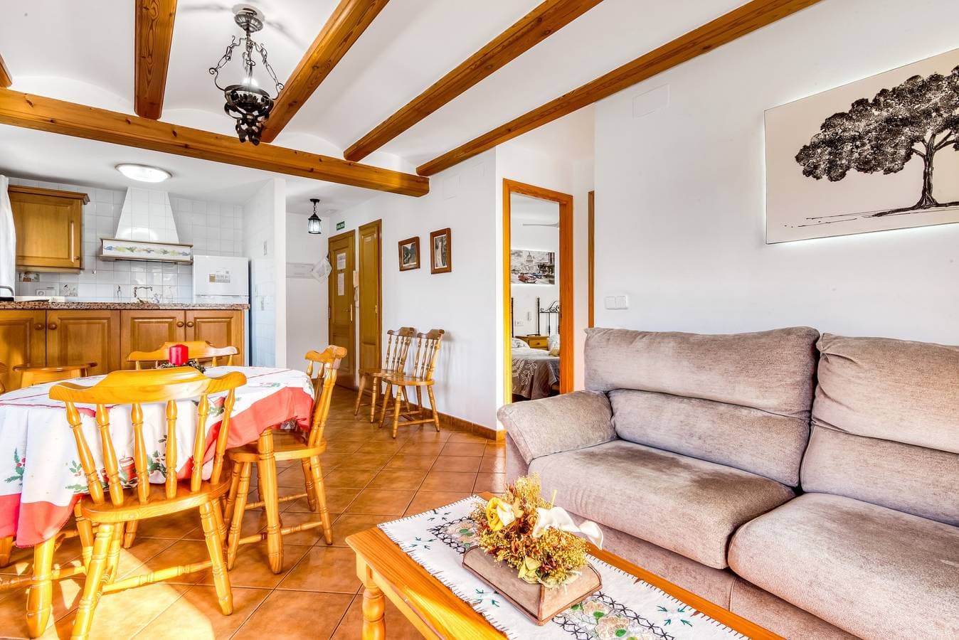 Foto 4 von 31: Ferienwohnung 'El Castellet' mit Bergblick, Wi-Fi und Klimaanlage