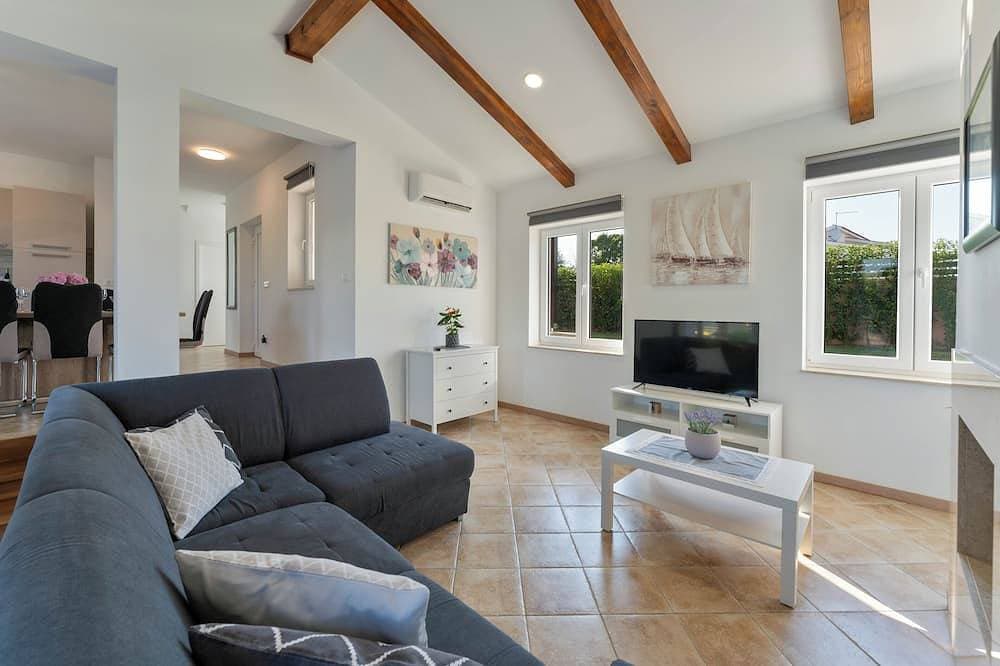 Foto 6 von 30: Exklusive Villa mit großzügigem Poolbereich