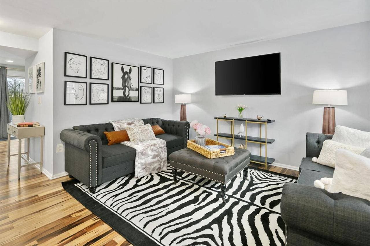 Modern, Office, Fast WiFi, 40 Mins to DC 1