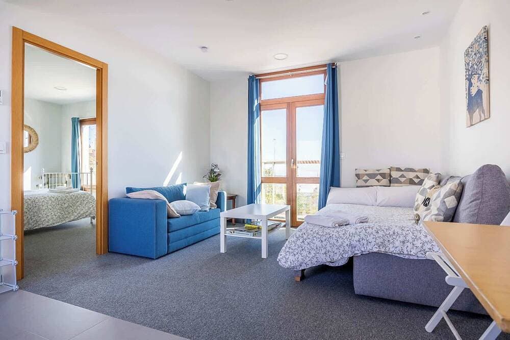 Foto 11 von 30: Parador-view apt- sleeps 4-1-bed apt shared rooftop terrace with castle view