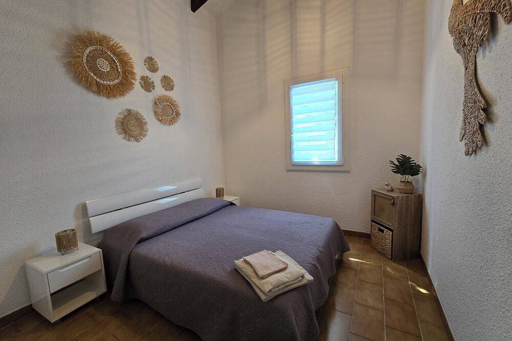 Foto 3 von 21: Santa Giulia Mini Villa mit herrlicher Meerblick-Terrasse, 400 m vom Strand.
