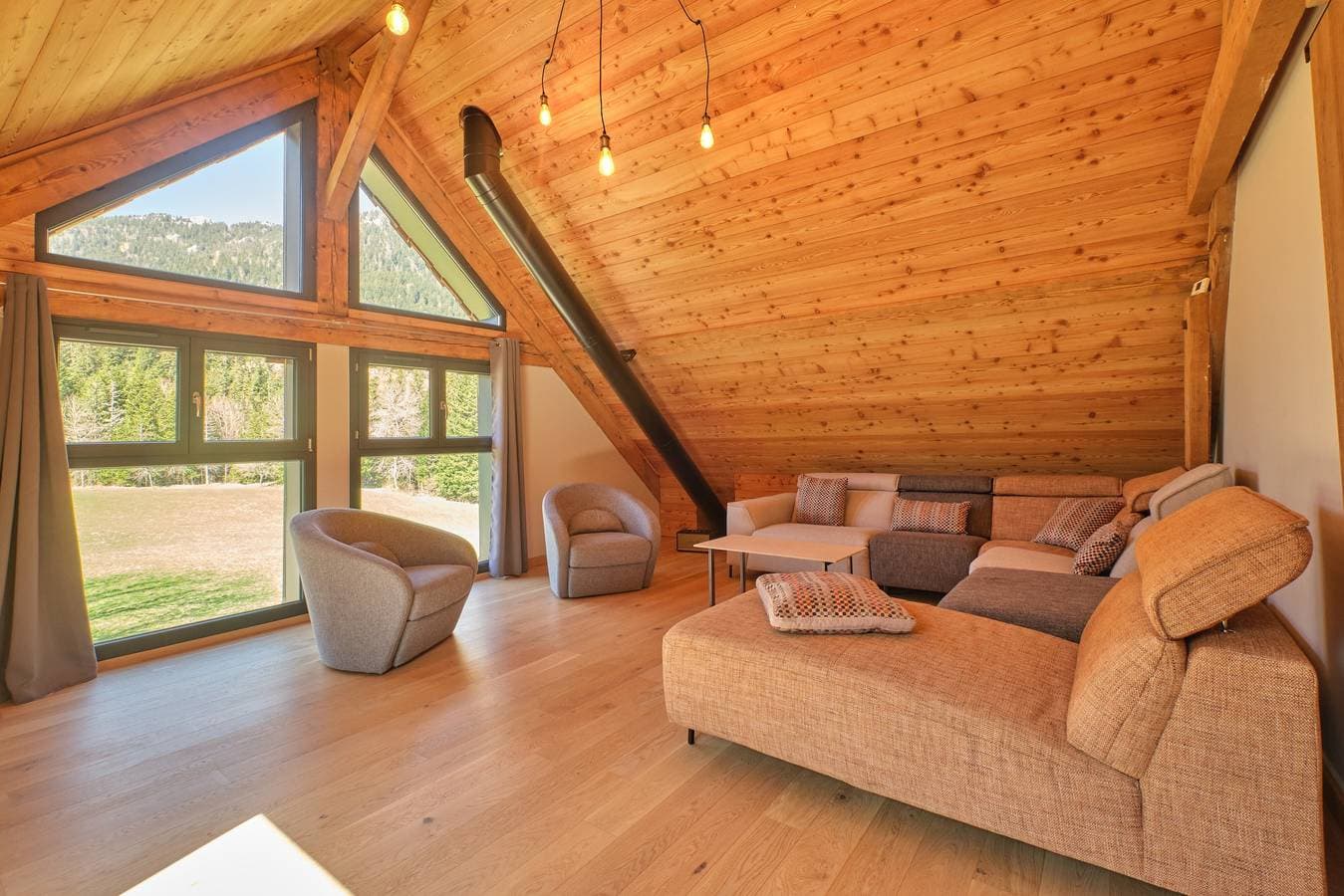 Foto 3 von 39: Chalet 'Les 3 Som' mit Bergblick, privater Terrasse und Wi-Fi