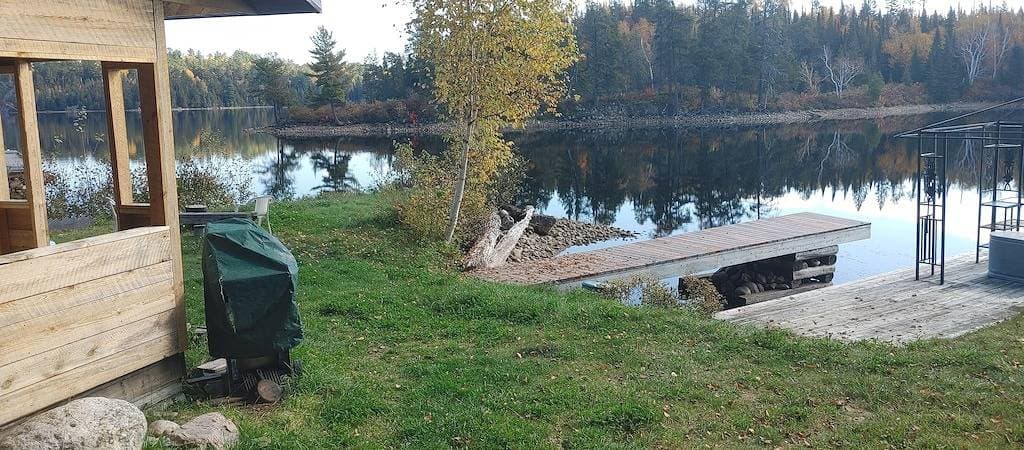 Foto 2 von 23: Clean Romantic Cabin<br>Lakeside Sauna/Tub and Fire Pit