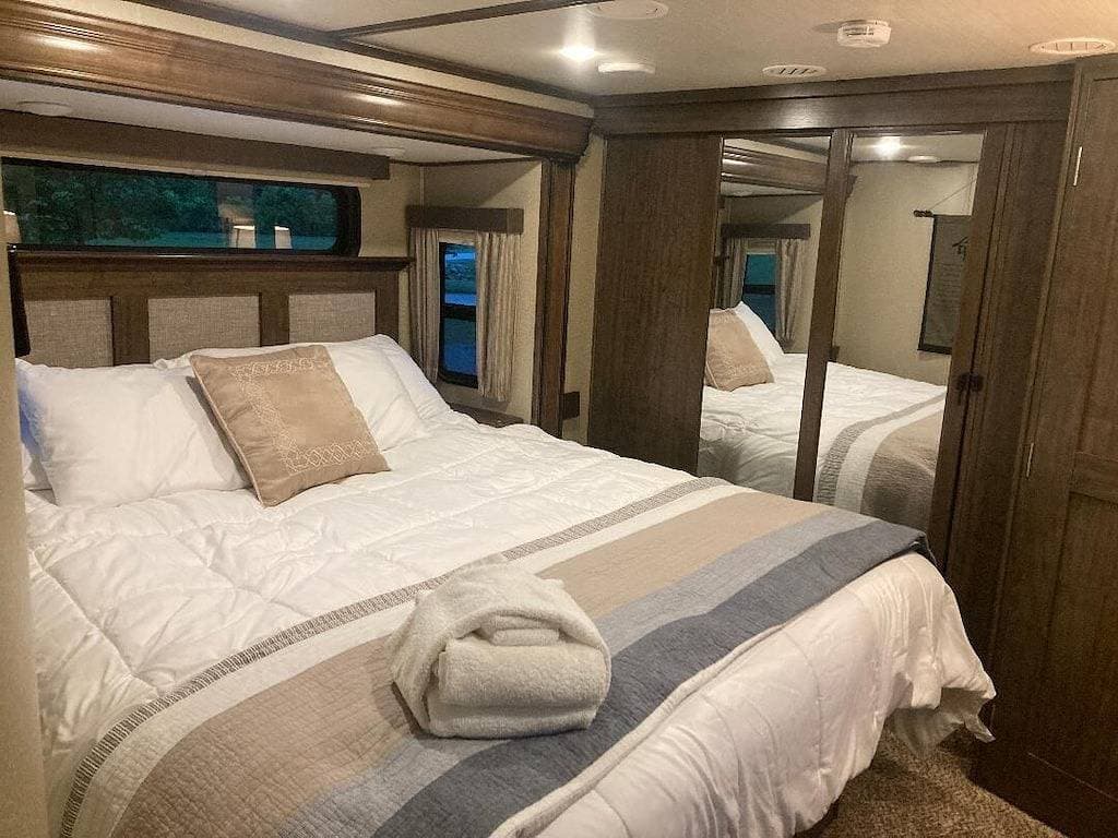 Foto 12 von 34: Glamping in Blue Ridge, Salzwasserpool, Whirlpool, asphaltierter Zugang, perfekte Lage