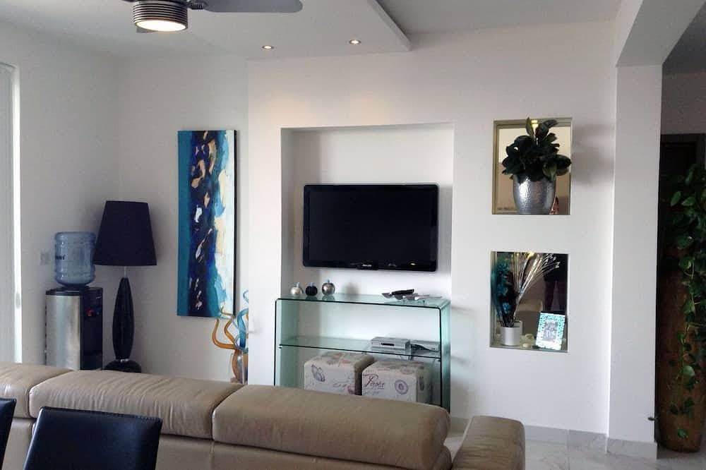 Foto 10 von 25: Luxury Seafront Apartment With Pool