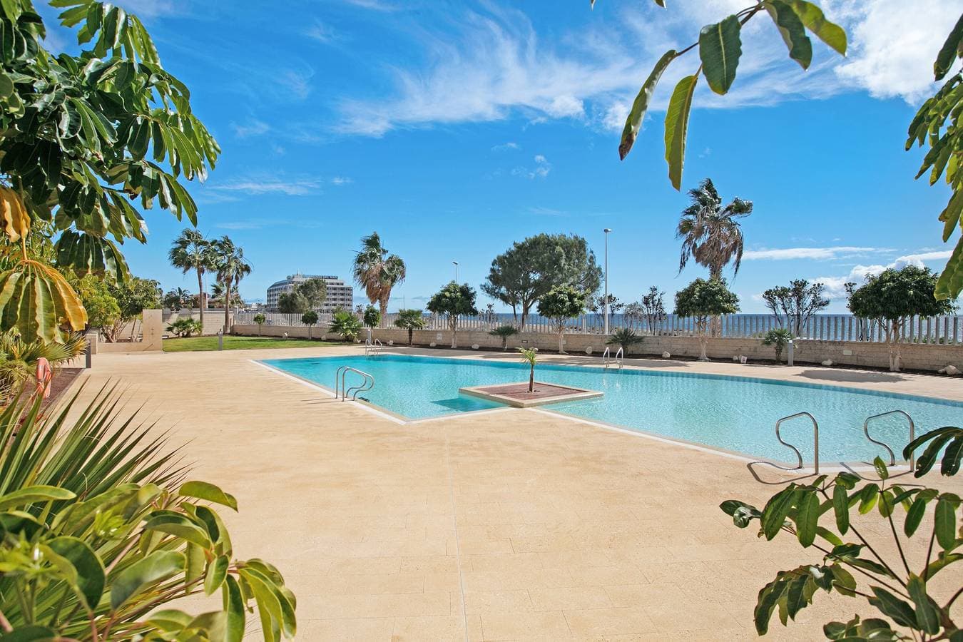 Foto 3 von 27: Ferienwohnung Edificio Los Martines mit Meerblick, Pool und WLAN