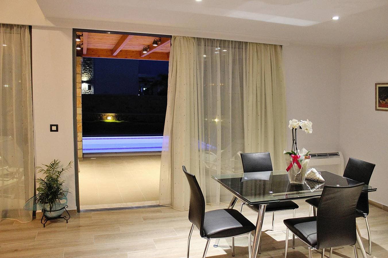 Foto 6 von 25: Doppelhaushälfte mit privatem Pool