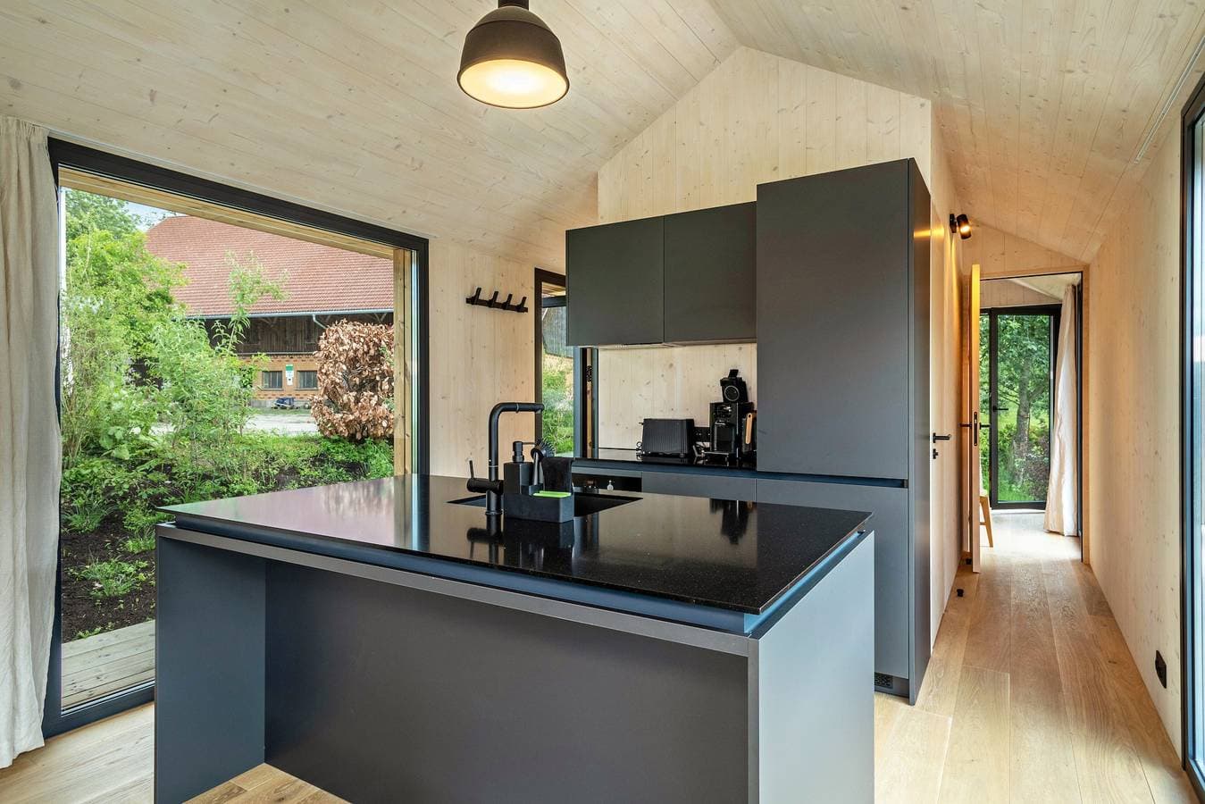 Foto 6 von 25: Ferienhaus 'Lachen' mit privater Terrasse, privatem Garten und Wi-Fi