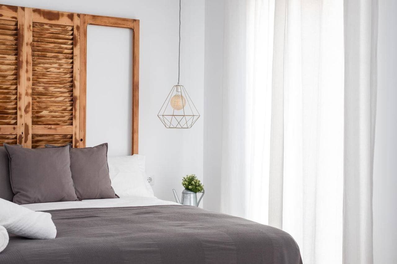 GOMEZ ROOMS 1