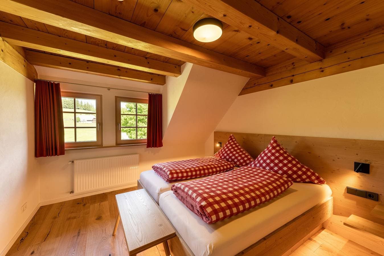 Holzhof 1