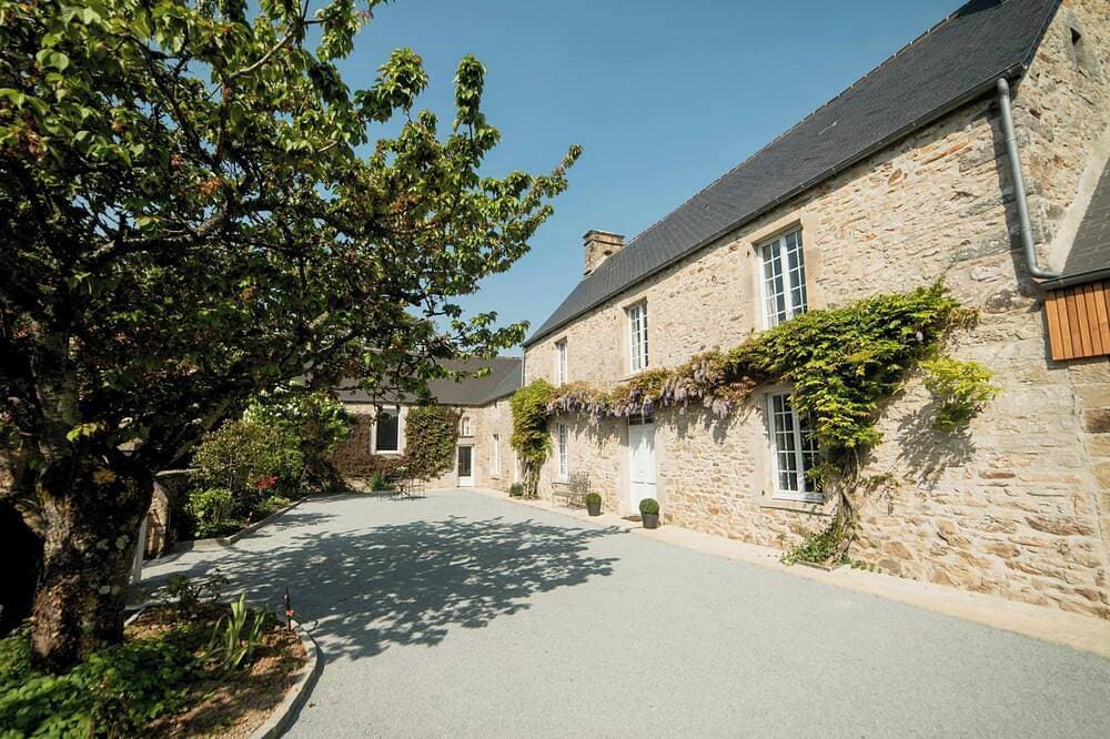 Foto 8 von 19: Ehemaliges normannisches Kloster mit Hallenbad