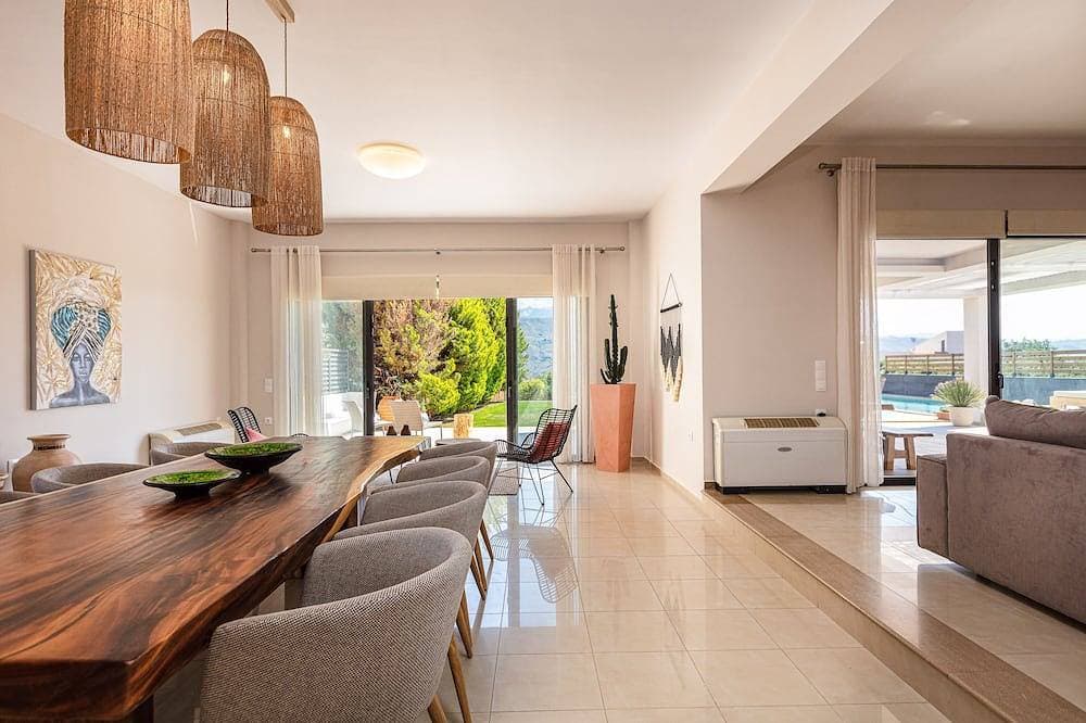 Foto 4 von 30: Luxury Ensuite Villa Overlooking Souda Bay