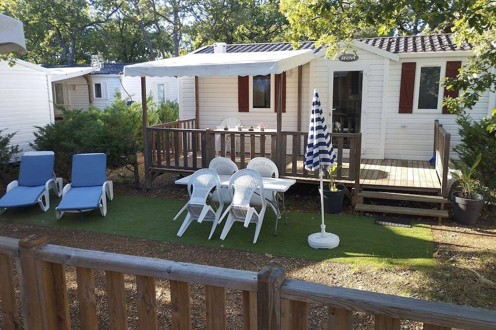 Quiet, well-shaded mobile home, swimming pool, play area. 5 minutes from the lake. 1