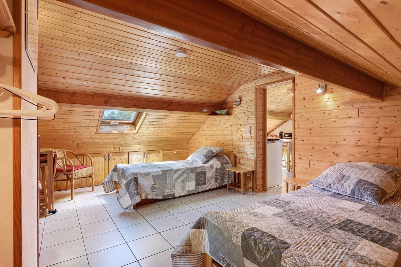 Foto 6 von 33: Gästezimmer „La Rossinière“ mit Bergblick, privater Terrasse und WLAN