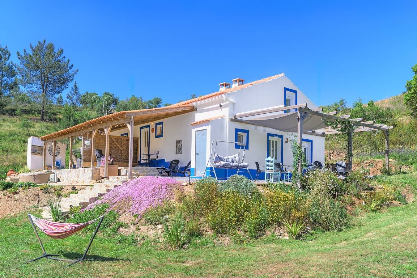 Foto 3 von 24: Ferienwohnung 'Sunny' mit Bergblick, Gemeinschaftspool und Wi-Fi