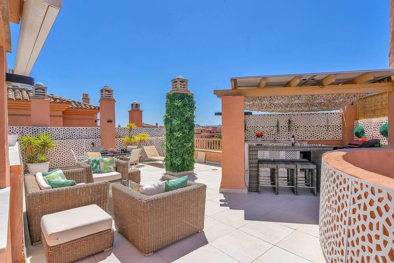 Foto 2 von 50: Hacienda del Sol Penthouse