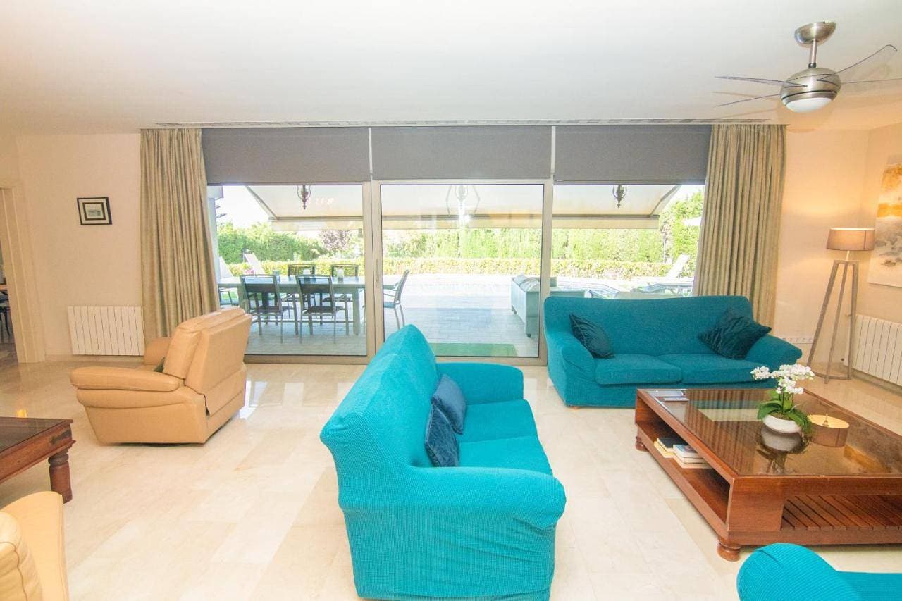 Foto 8 von 49: Ferienhaus für 8 Personen mit Terrasse