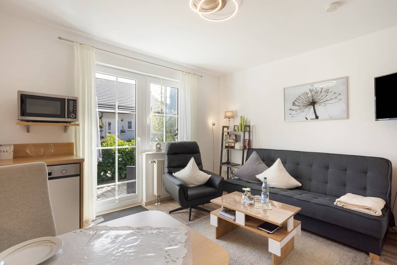 Foto 2 von 23: Ferienwohnung 'Sommerwind Am Finkenbusch' mit Bergblick, privater Terrasse und Wi-Fi