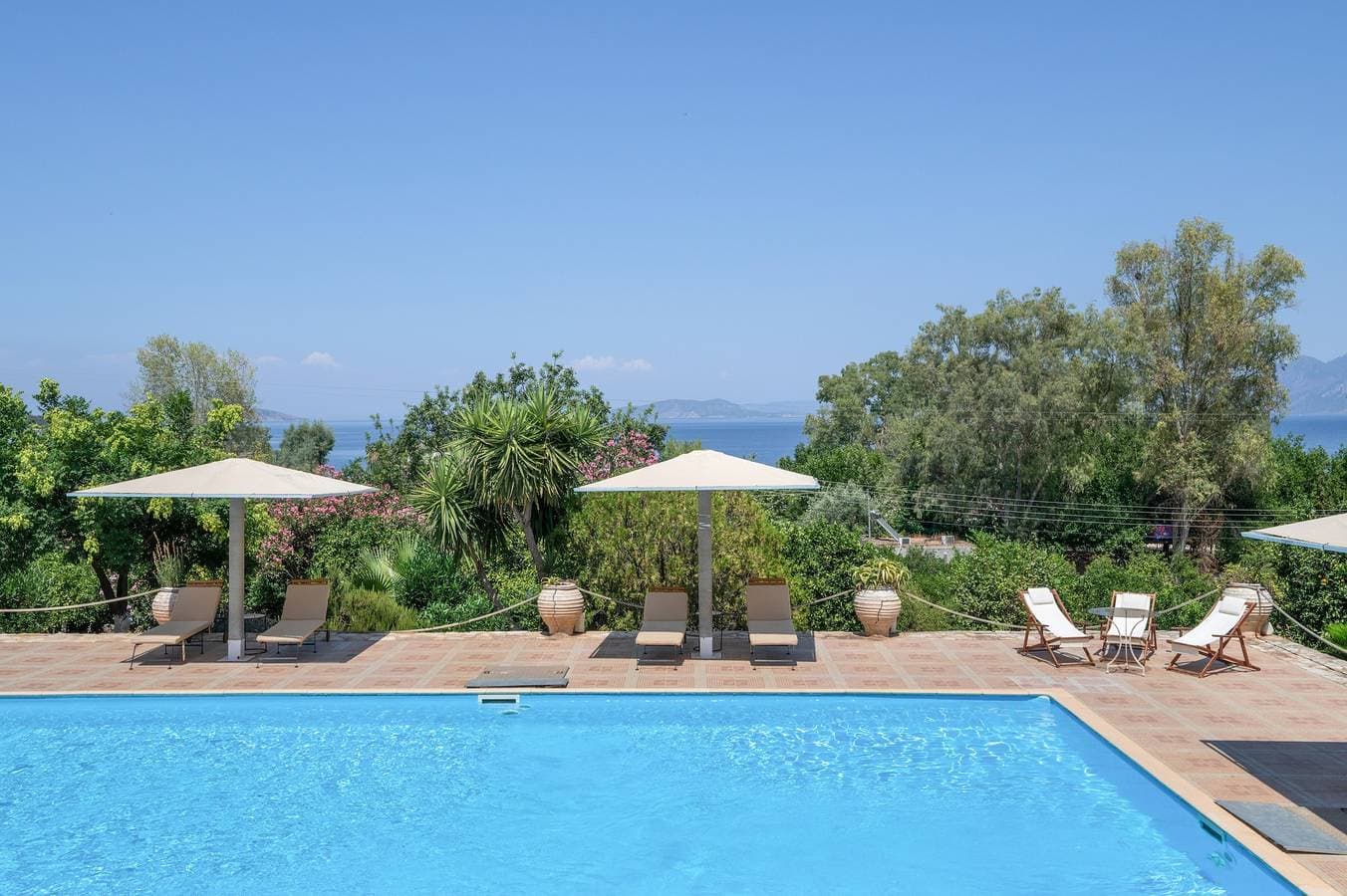 Foto 4 von 21: Klassisches Doppelzimmer im Hotel Aristotelis mit Meerblick und Balkon