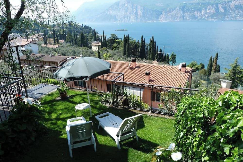 Foto 4 von 10: Terrasse mit herrlichem Seeblick, WiFi, Swimmingpool