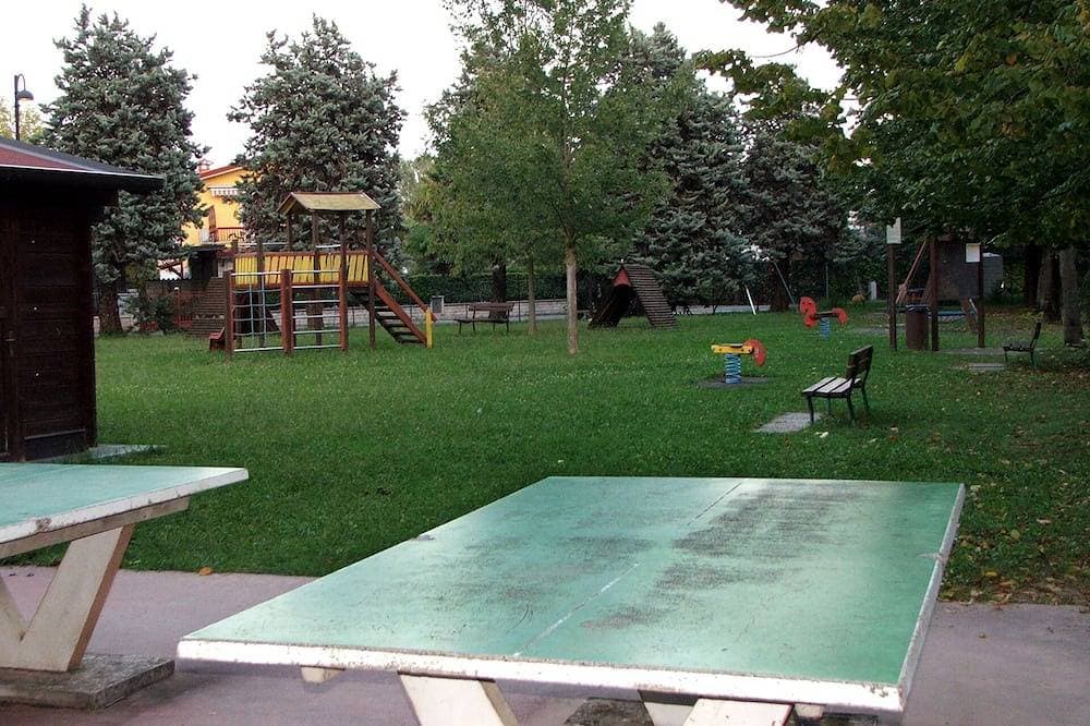 Foto 10 von 20: Zweizimmerwohnung In Einer Ruhigen Residenz Mit Pool Umgeben Von Grün