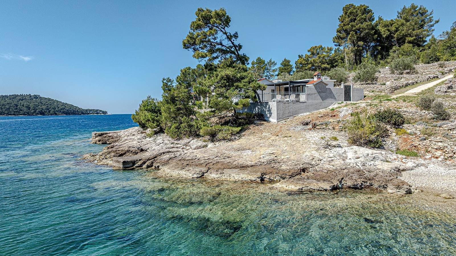 Foto 3 von 47: Schönes Ferienhaus am Meer Ema mit Terrasse