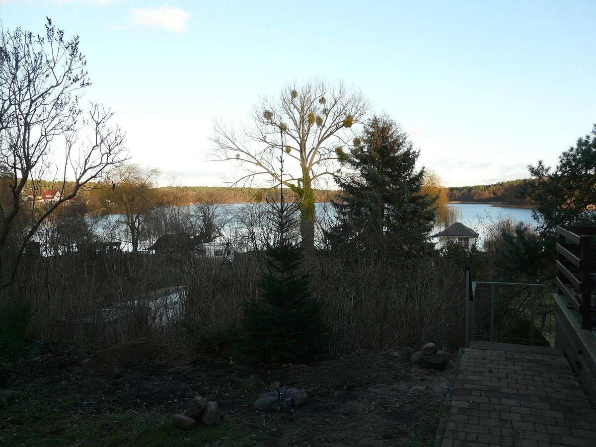 Foto 2 von 11: Ferienwohnung mit Seeblick in Lychen – Komfort auf eingezäuntem Grundstück