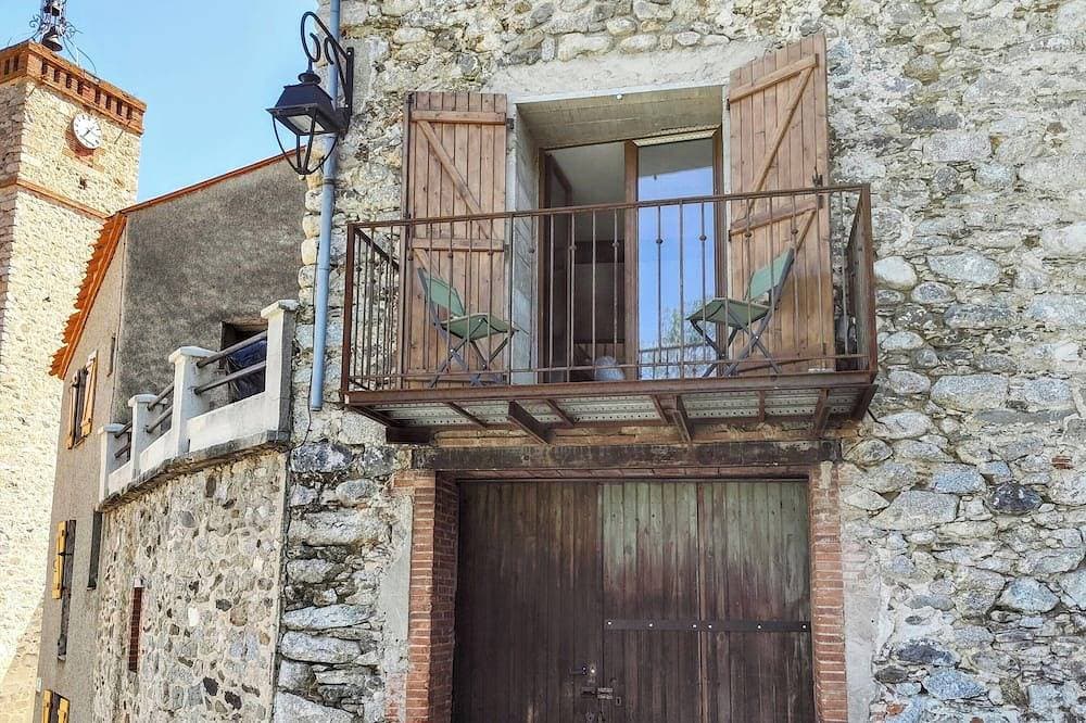 Stone barn in Catalan village with river. Mountains & beaches. 3 Star rating 1