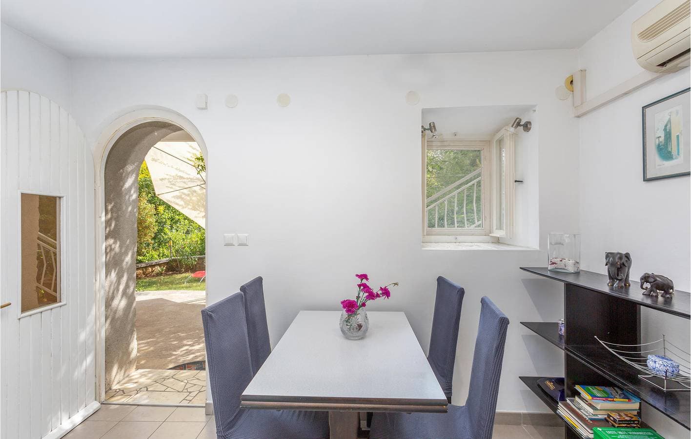 Foto 6 von 24: Gemütliches Apartment am Strand mit Terrasse und moderner Ausstattung