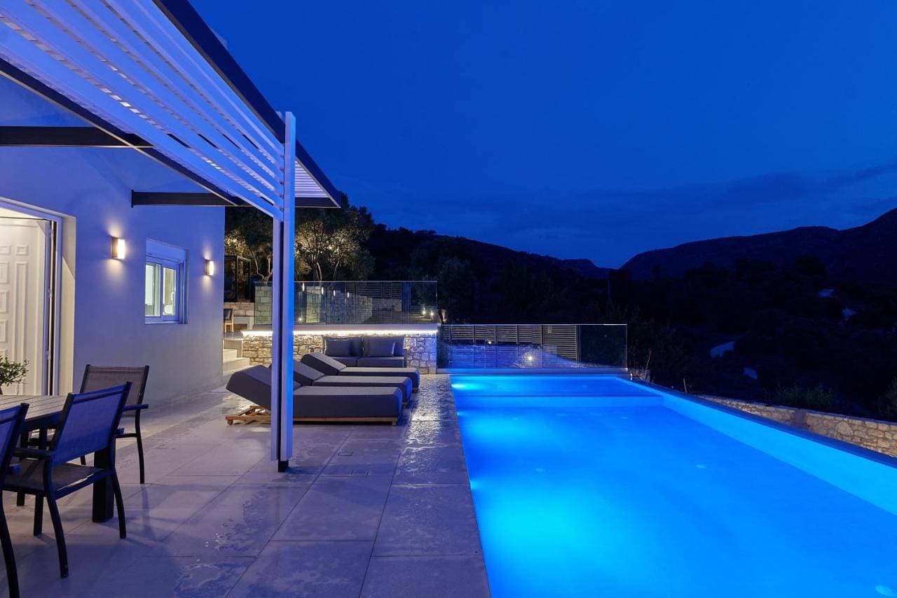 Foto 2 von 5: Villa with Private Pool