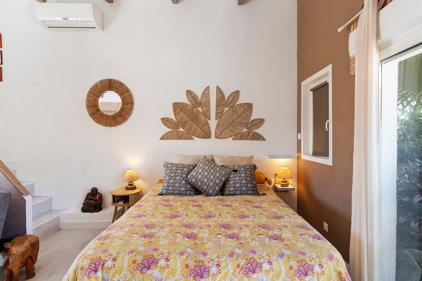 Foto 11 von 22: Gästezimmer „Le Pape - Chambre“ mit Meerblick, WLAN und Klimaanlage