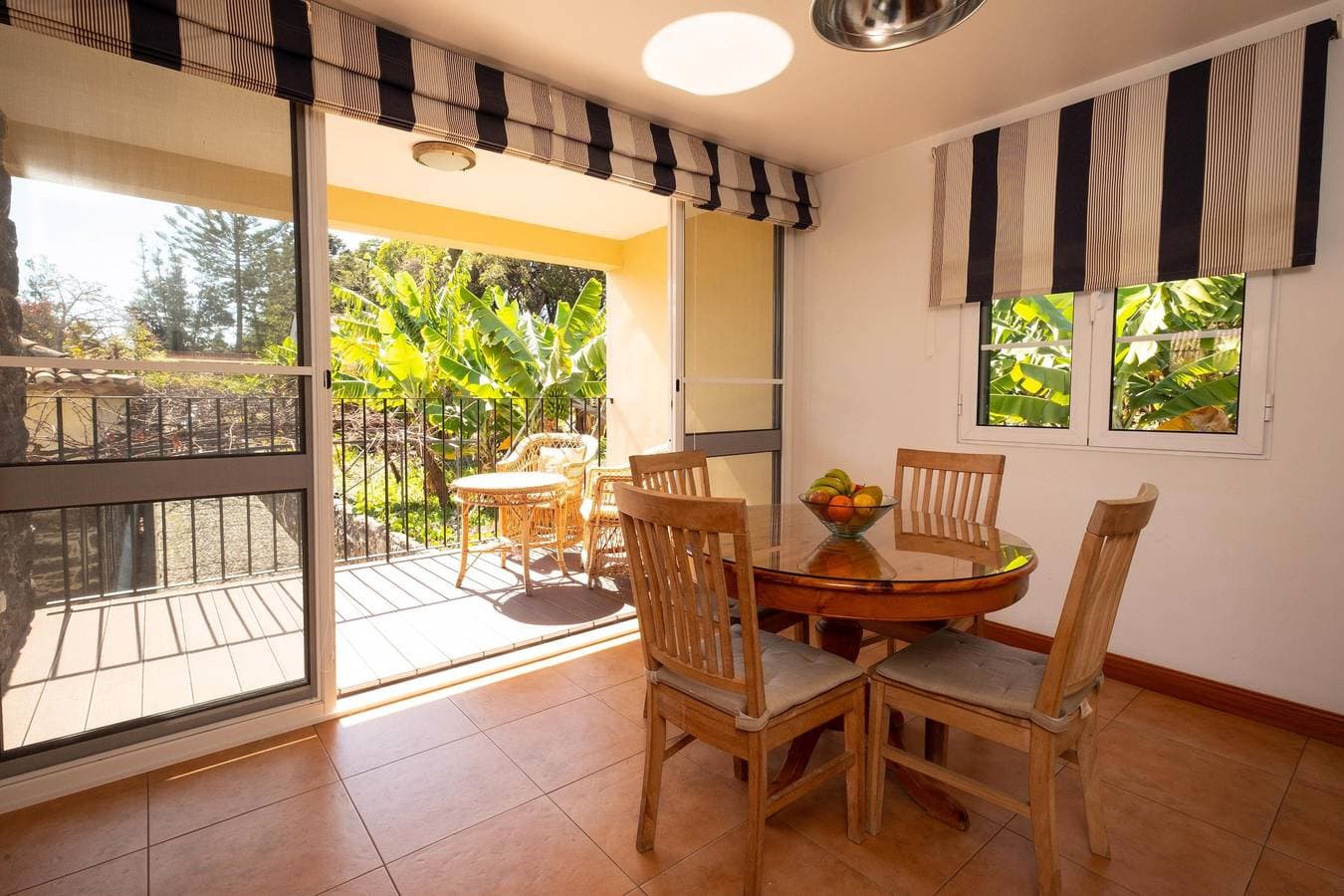 Foto 9 von 25: Charming stone cottage in Funchal | Casa Feitor